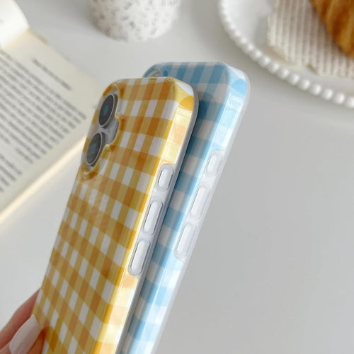 Cute and aesthetically pleasing plaid phone case for iPhone 15, soft and ultra-thin TPU shockproof phone case suitable for women and girls.