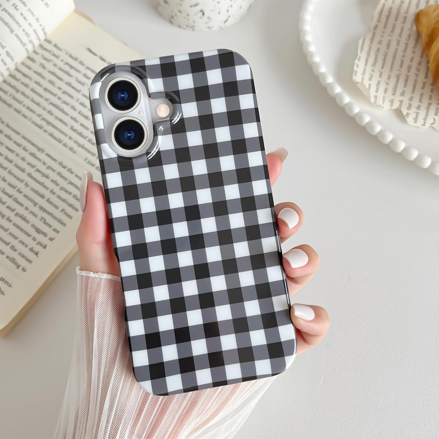 Cute and aesthetically pleasing plaid phone case for iPhone 15, soft and ultra-thin TPU shockproof phone case suitable for women and girls.