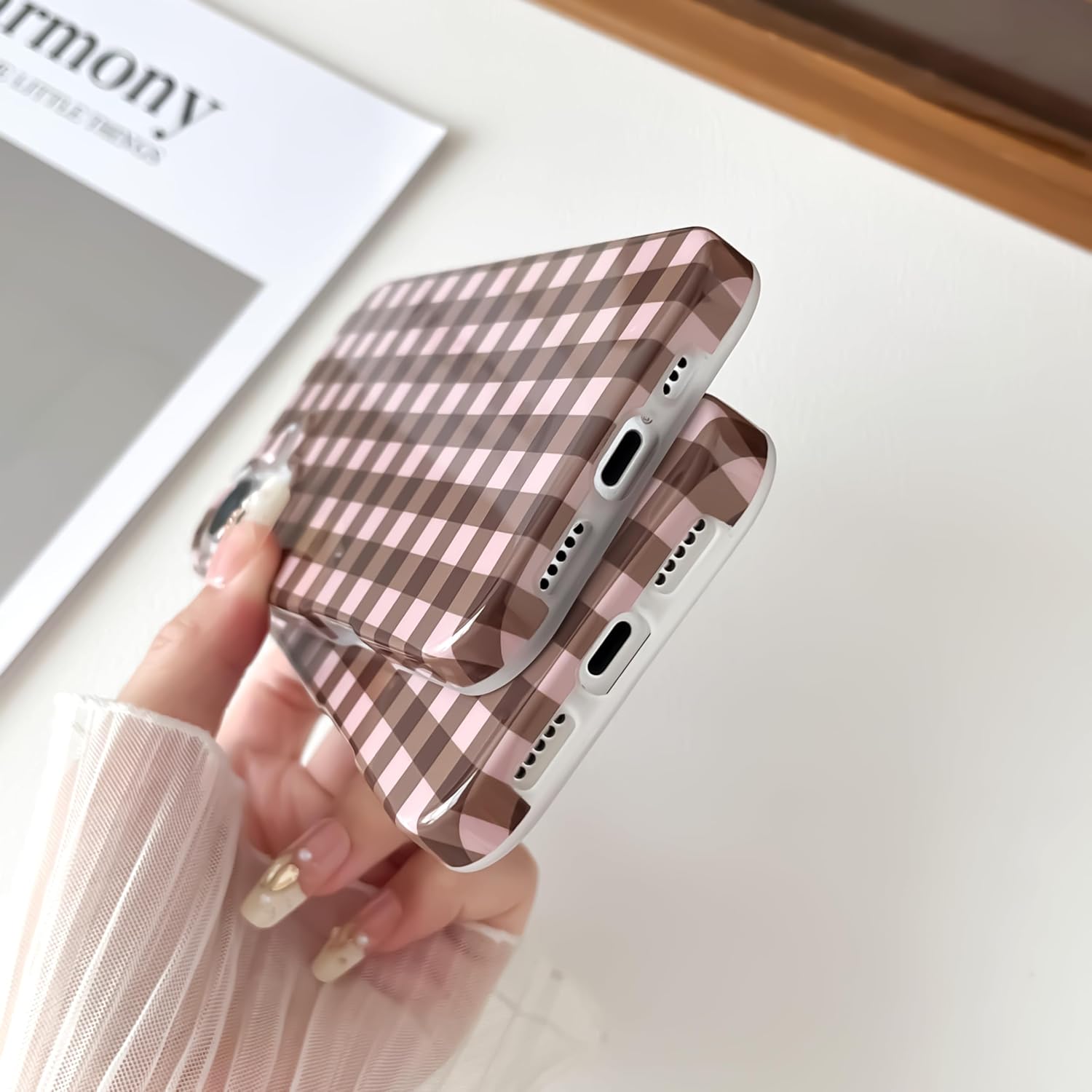 Cute and aesthetically pleasing plaid phone case for iPhone 15, soft and ultra-thin TPU shockproof phone case suitable for women and girls.