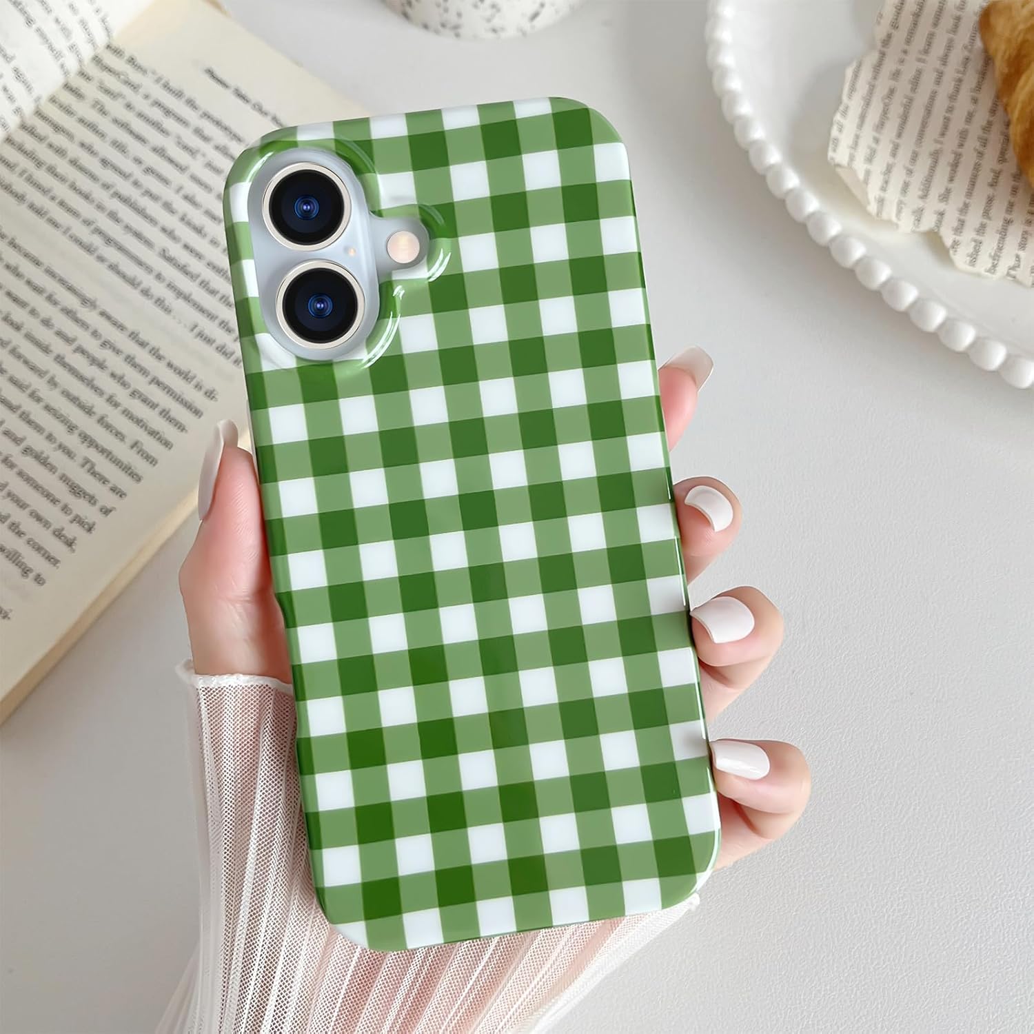 Cute and aesthetically pleasing plaid phone case for iPhone 15, soft and ultra-thin TPU shockproof phone case suitable for women and girls.